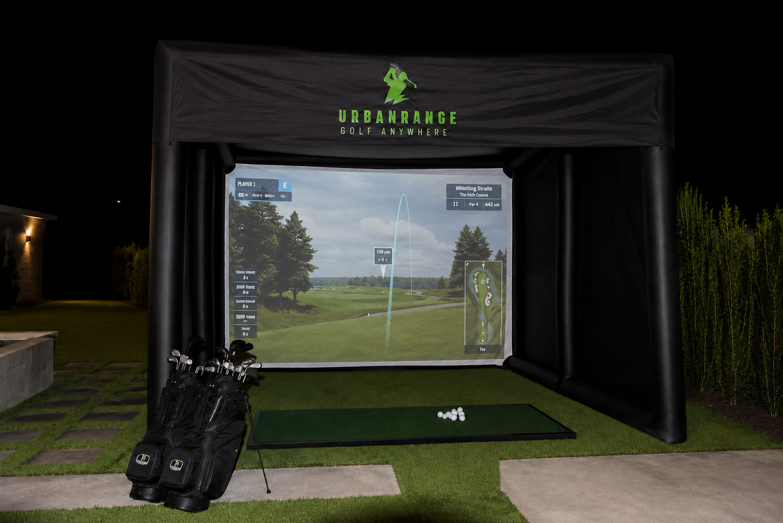 Komplett oppsett med telt og golfsimulator